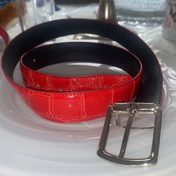 Red Croc style belt! EUC! - Picture 2 of 3
